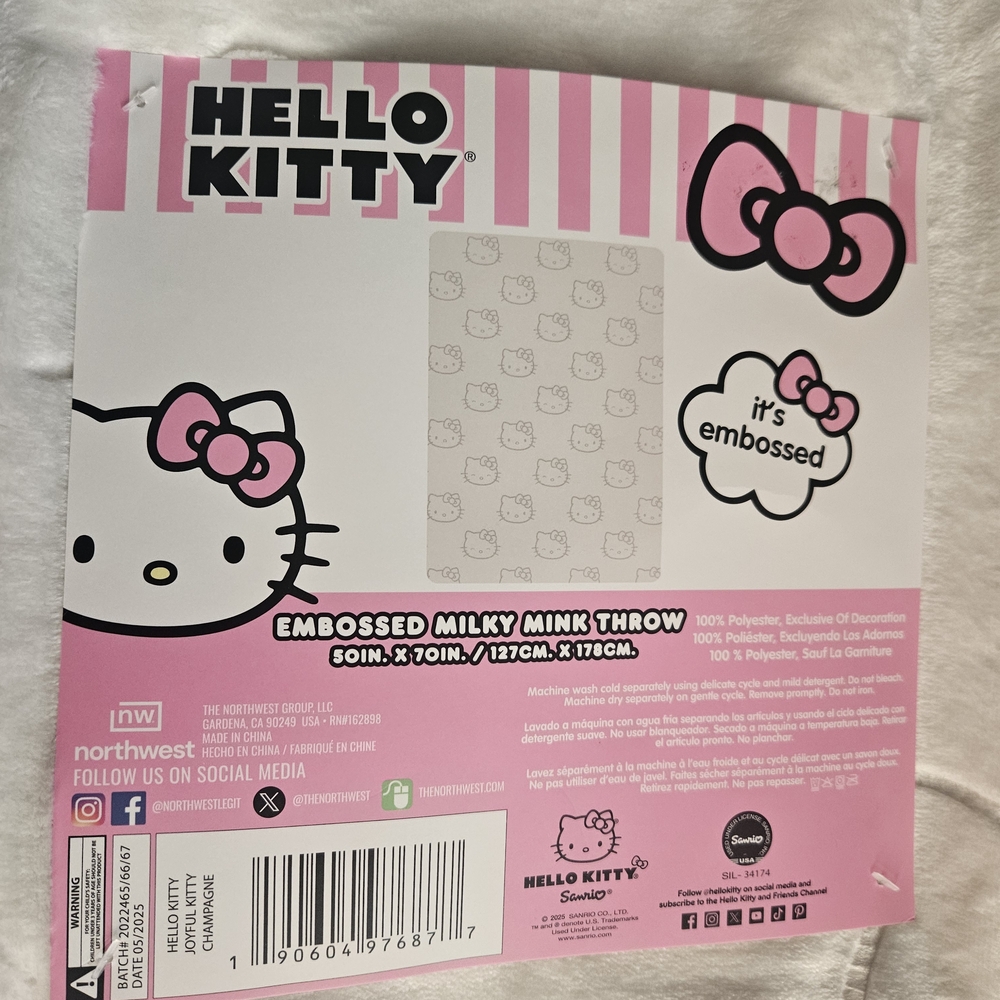 Hello Kitty  ChampagneEmbossed Milky Mink Throw